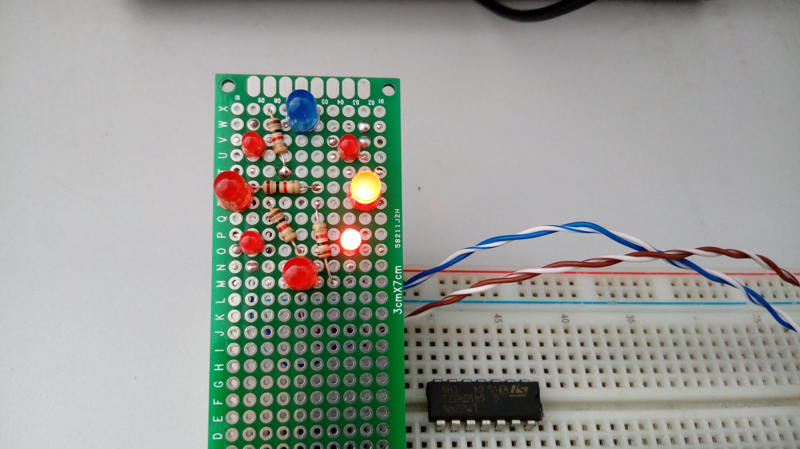 Charlieplexing LEDs with Arduino