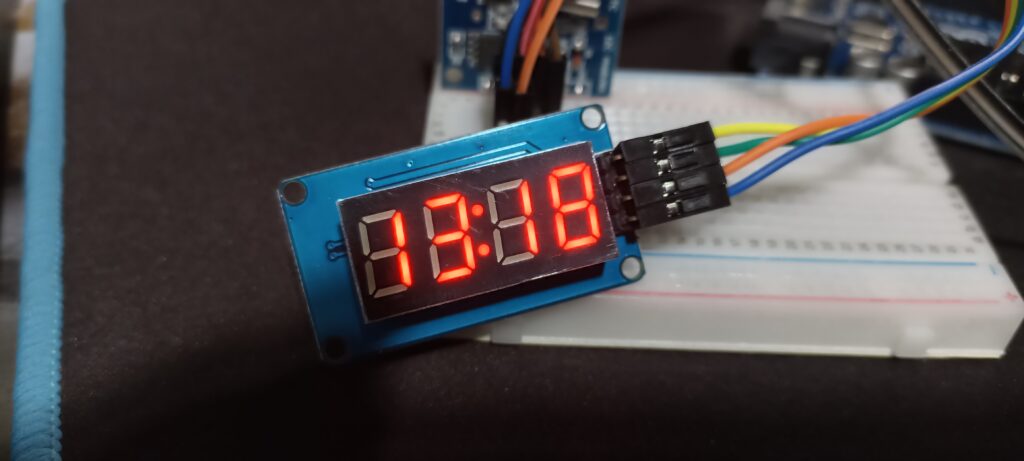 Thermometer/clock showing time in 24h format