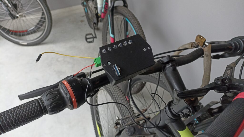 The bicycle odometer mounted in the bicycle