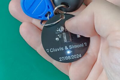 Blinking commemorative keychain