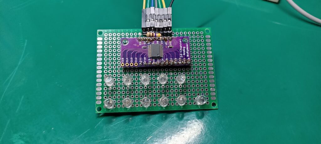 Binary clock with 11 LEDs and a 74HC4067 demultiplexer